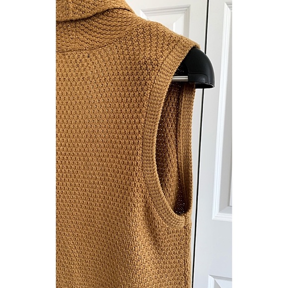 H&M Sz XS Camel Knit Vest w/ Faux Leather Strap & Adjustable Metal Buckle - Picture 6 of 8